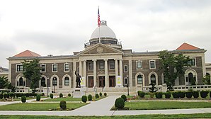 Das Old Nassau County Courthouse in Garden City bei Mineola, seit 1978 im NRHP gelistet[1]
