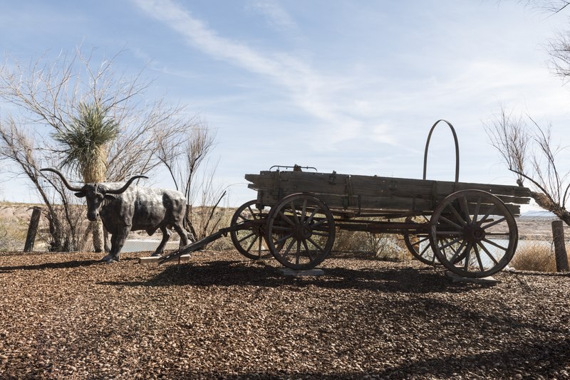 File:Old dray wagon outside the regionally famous Cattleman's Steakhouse, which is located on old, isolated ranch several miles north of the little town of Fabens, Texas LCCN2014631001.tif