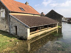 Le lavoir d'Orges, près de la mairie