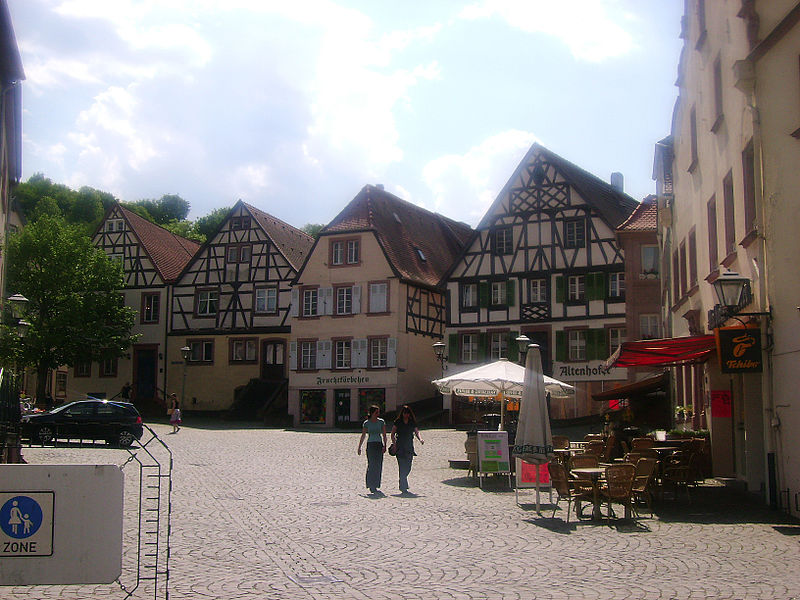 File:Ottweiler Rathausplatz 02 2008-05-14.jpg