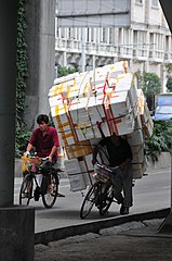 File:Overloaded Truck (10522133955).jpg - Wikimedia Commons