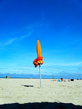 Parasol sur la plage de Deauville (France)