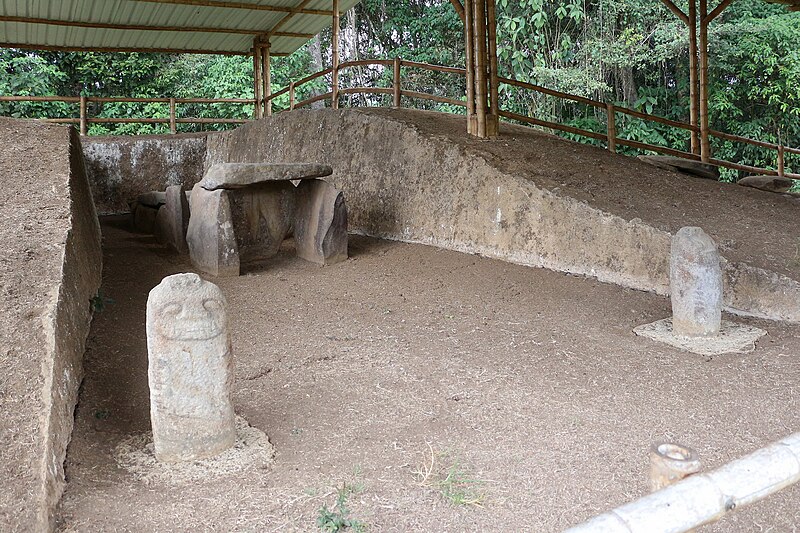 File:Parque Arqueológico de San Agustín-Mesita B 09.jpg