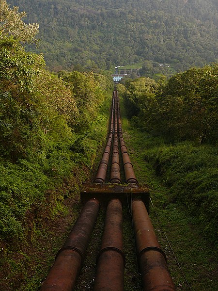 File:PenStock Sholayar Power House P1670052.JPG