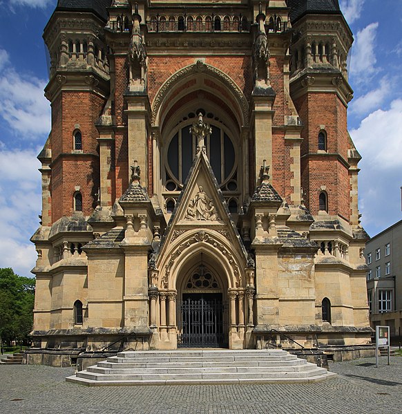 File:Petrikirche am Theaterplatz in Chemnitz 2H1A2165WI.jpg