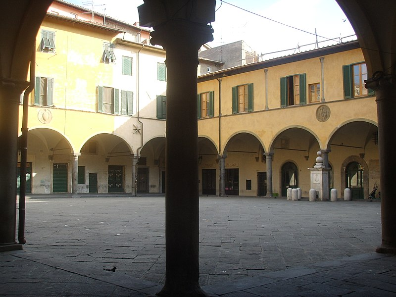 File:Piazza delle vettovaglie 01.JPG