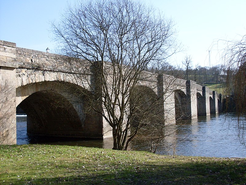 File:Pont Notre-Dame 01.JPG