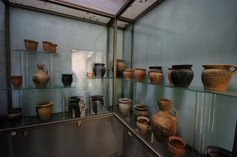 File:Pottery artifacts Synagogue Sopron Hungary.jpg