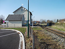 La ligne de Commentry à Gannat et l'ancien bâtiment voyageurs de la gare au second plan
