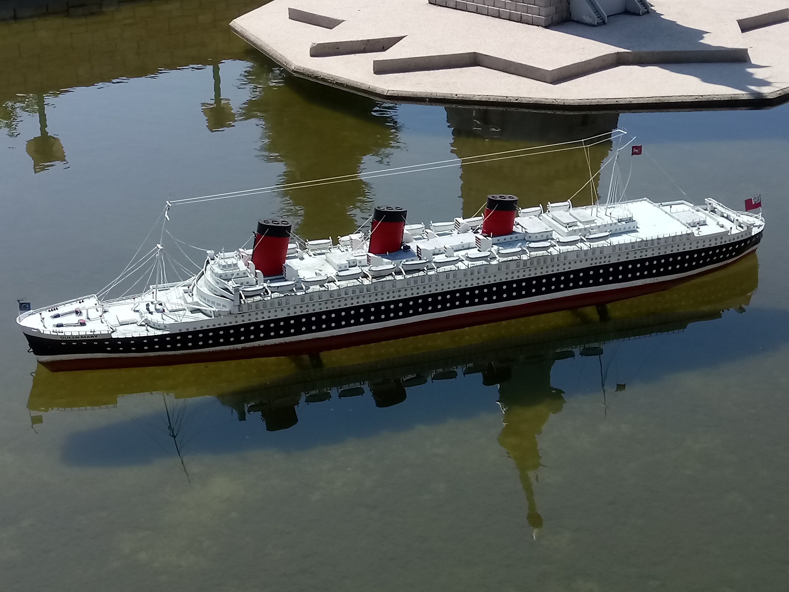File:RMS Queen Mary model.jpg - Wikimedia Commons