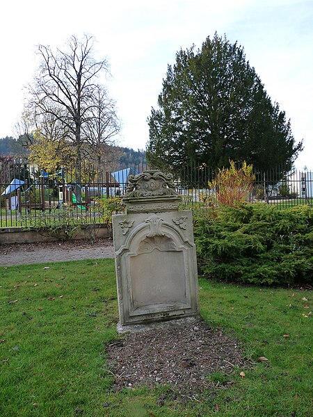 File:Remiremont-Ancien Grand Jardin du chapitre (3).jpg