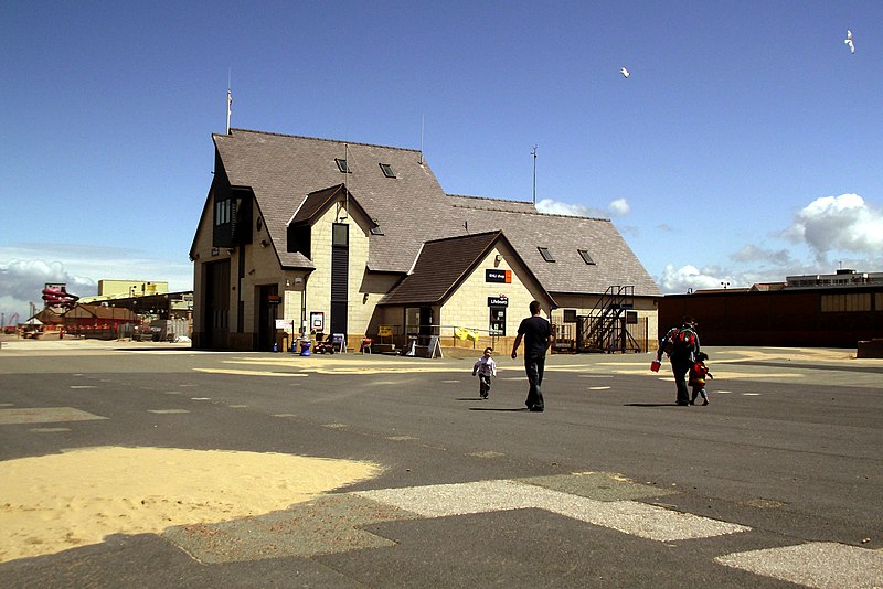 File:Rhyl Life Boat House - panoramio.jpg