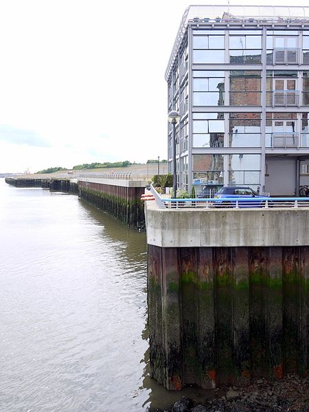 File:Riverside above North Shield Ferry Landing Stage (geograph 3582233).jpg