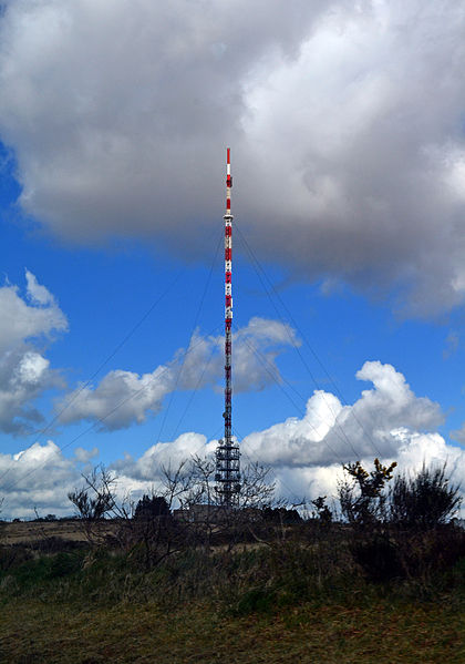 File:Roc'h Tredudon émetteur Antenne.JPG