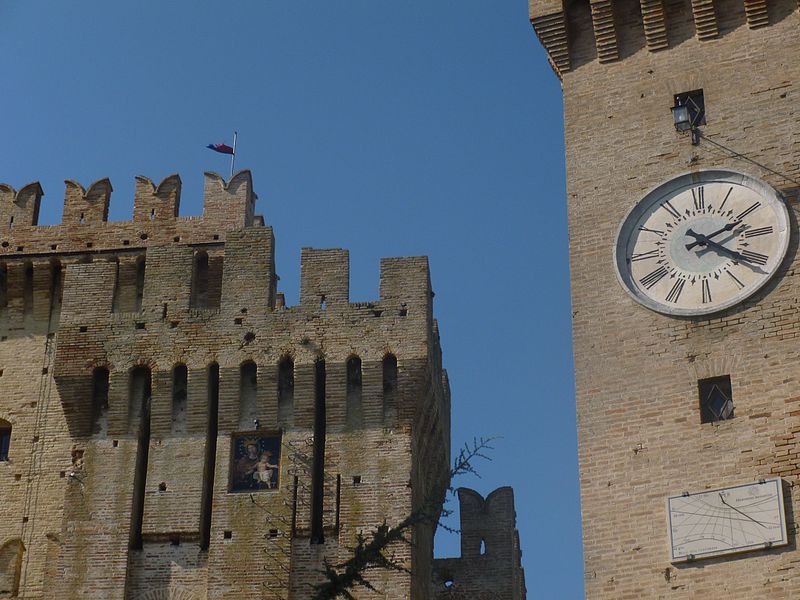 File:Rocca medievale - Offagna 23.jpg