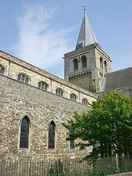 File:Rochester Cathedral, Nave and Central Tower.JPG