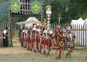 Roman soldiers with aquilifer signifer centurio 70 aC.jpg