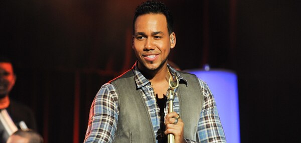 Romeo Santos at Walmart Acceso Total (English:Total Access) in 2011