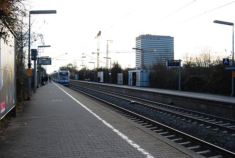 File:S-Bahnhof Siemenswerke.jpg