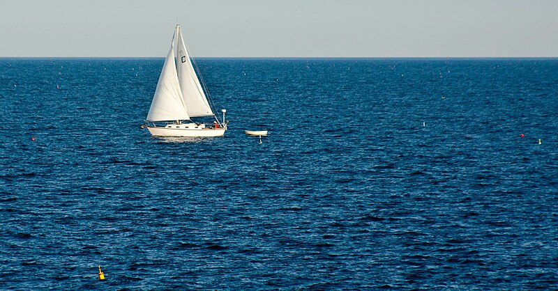 File:Sailboat off Bailey Island Maine (7917276688).jpg