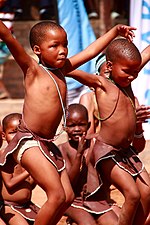 Миниатюра для Файл:Sandance OneTime Films the Kuru Dance Festival at Dqae Qare Lodge Botswana (47).jpg