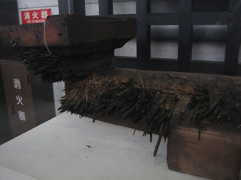 File:Sanjusangendo arrows.JPG