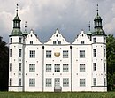 Schloss Ahrensburg, Südfassade.JPG