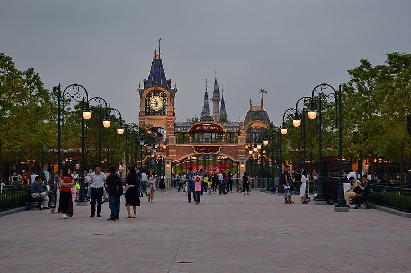 Файл:Shanghai Disneyland Park Main Entry.jpg