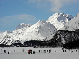 Sils - Loipe auf dem See, Bergeller Berge.jpg