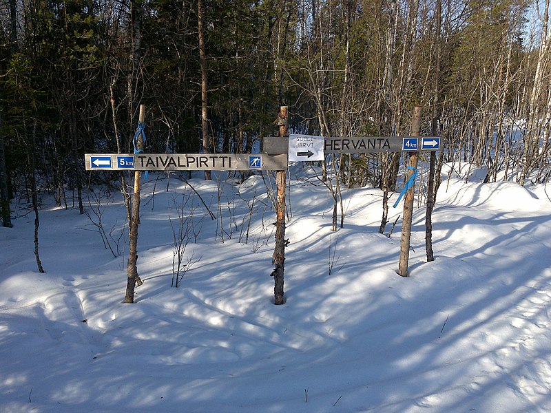 File:Ski track to Taivalpirtti - panoramio.jpg
