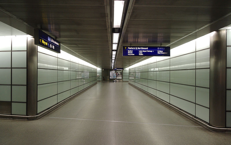 File:St Pancras railway station MMB H9.jpg