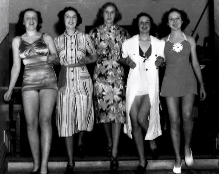 File:StateLibQld 1 127575 Stepping out for a Spring fashion parade, 1938 cropped.jpg