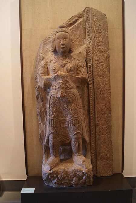 Tập_tin:Statue_of_Vajrapāṇi,_Long_Đoị_Pagoda,_Hà_Nam_Province_(1118–1121),_Vietnam_National_Museum_of_Fine_Arts,_Hanoi,_Vietnam_-_20131030.JPG