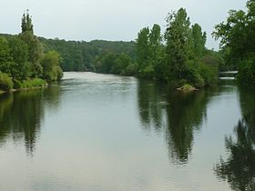 La Vienne vue vers l'amont et Sainte-Madeleine