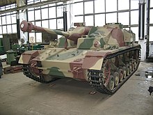 Възстановен Stug IV от по-късните модификации. Вижда се опората за оръдието и променената стойка за картечницата.