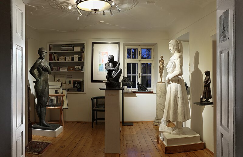 Datei:Stuckzimmer im Skulpturenhaus Hortensia.jpg
