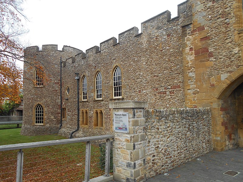 File:Taunton Castle 03.jpg