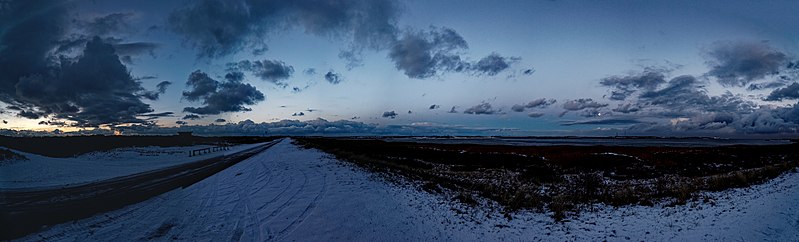 File:Texel - Stuifdijk - ICE Photocompilation Viewing from West to East over the Mokbaai in Moonlight.jpg