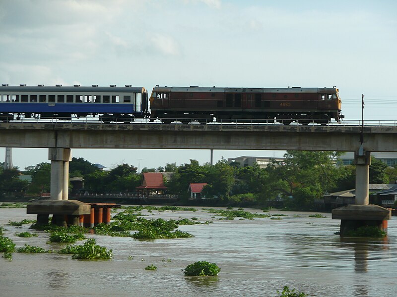 File:Thailand Diesel locomotive 4553.jpg