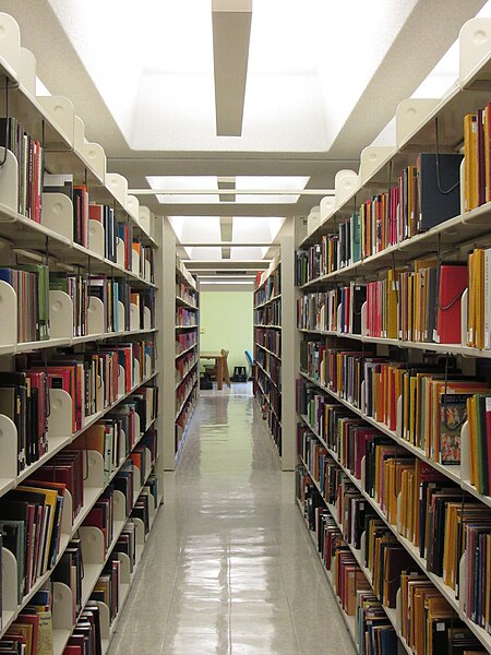 File:The Davis Library, UNC Chapel Hill.JPG