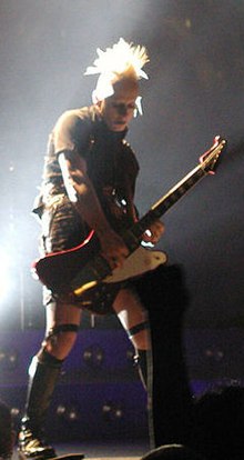 Description de l'image Tim Skold of Marilyn Manson, live in Florence 29052007 1.jpg.