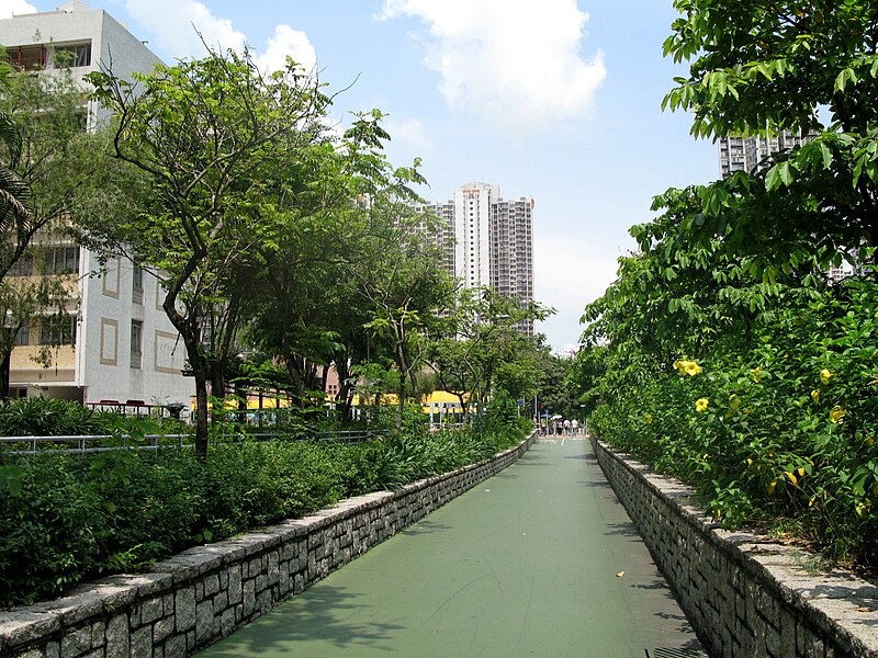 File:Tin Shui Wai Cycling Path 200709.jpg