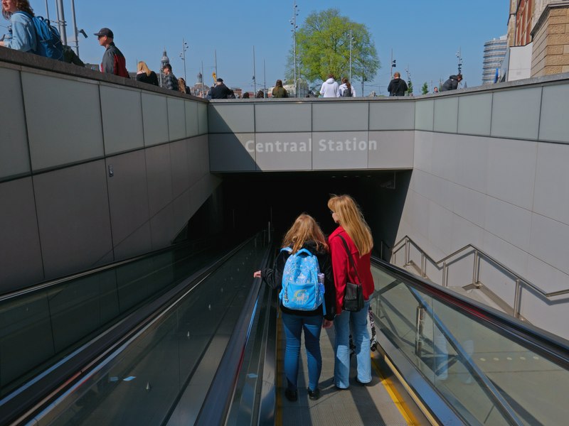 File:Two women are descending to the subway entrance of the NoordZuid metro. Free city photo by Fons Heijnsbroek, 23 April 2022.tif