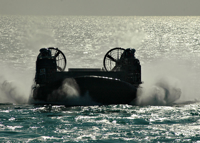 File:US Navy 090106-N-9134V-003 A landing craft air cushion approaches the amphibious dock landing ship USS Carter Hall (LSD 50).jpg