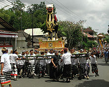 Royal funeral and cremation ceremony (2005) Ubud Cremation Procession 1.jpg