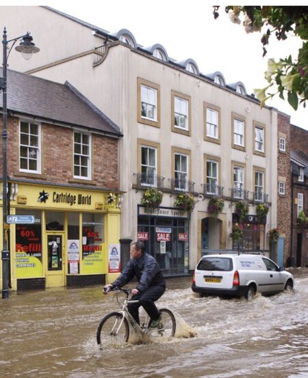 Tập_tin:Urban_flood_cropped.jpg