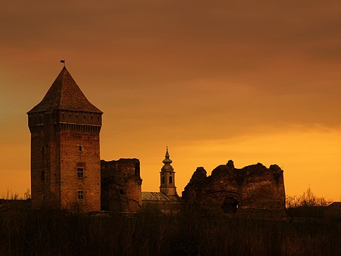 Srednjovekovna tvrđava kod Bača Slika: Viktorijan.