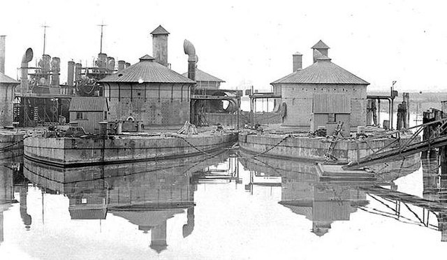 USS Montauk (left) alongside USS Lehigh in Philadelphia Navy Yard, circa 1902.