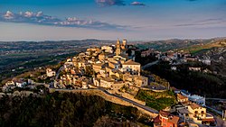 Veduta panoramica del borgo di Cellino Attanasio Teramo.jpg