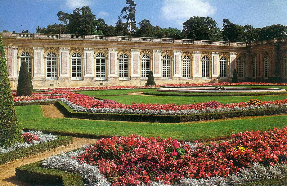 Версаль садовый. Большой Трианон в Версале. Франция Версаль Трианон. Малый Трианон Версаль Франция стиль. Большой Трианон сады и парк Версаля.